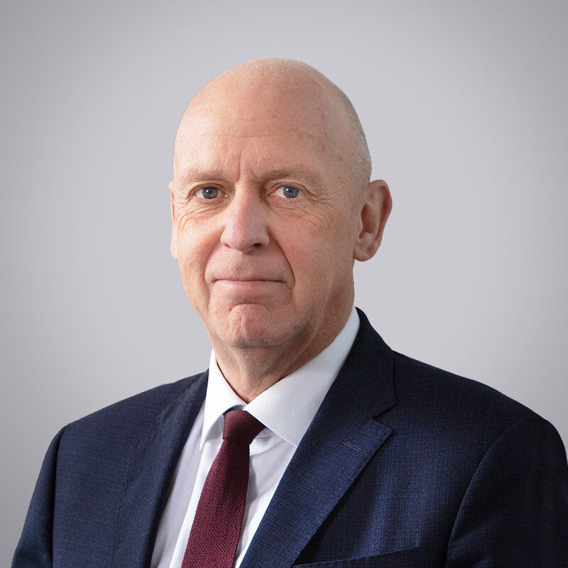 Das Bild ist ein Portraitfoto von Reinhard Nieper, dem Vorsitzenden der Geschäftsführung der BG Kliniken.
