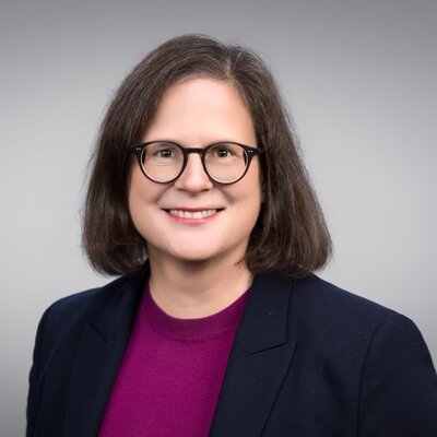 Das Portraitbild zeigt Damaris Hunsmann, Ressortleiterin Kultur und Kommunikation der BG Kliniken.