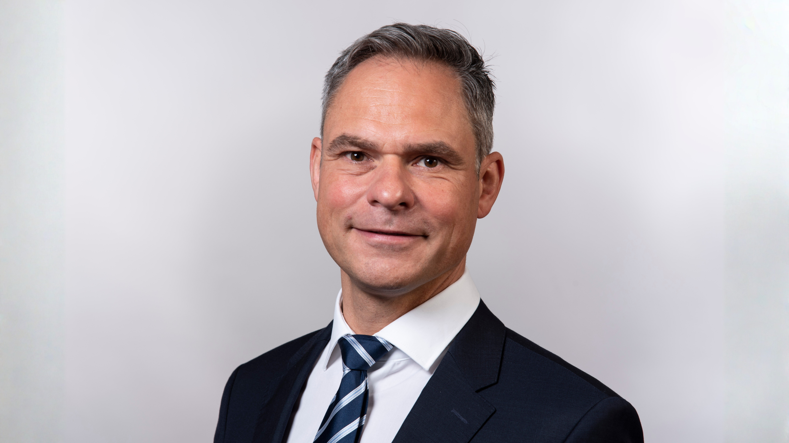 Portraitfoto von Rolf Keppeler, Geschäftsführer des BG Klinikum Hamburg.