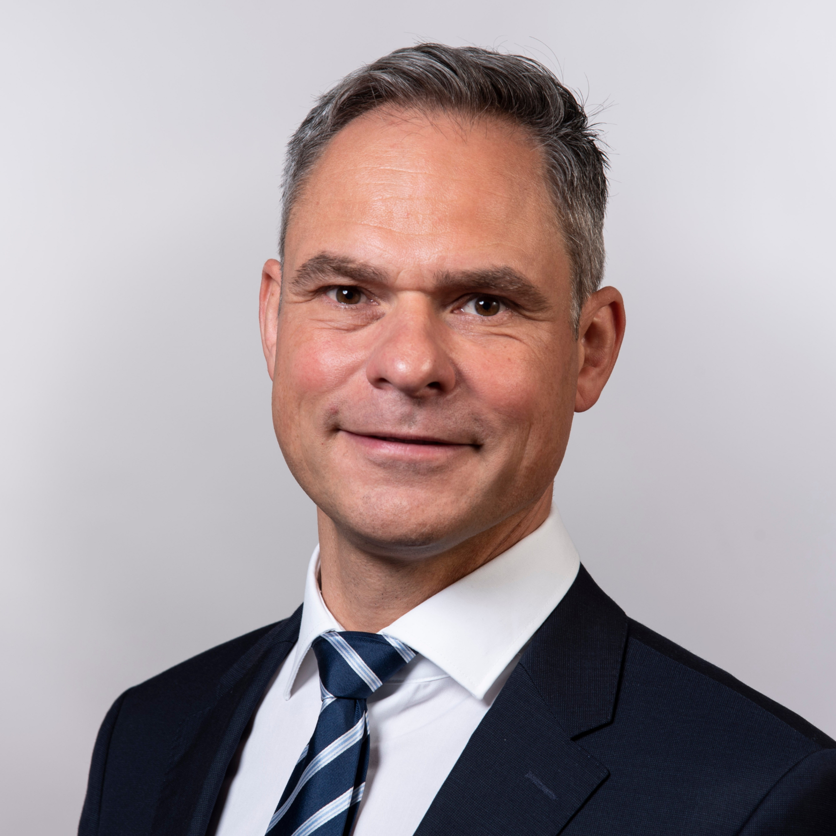 Portraitfoto von Rolf Keppeler, Geschäftsführer des BG Klinikum Hamburg.